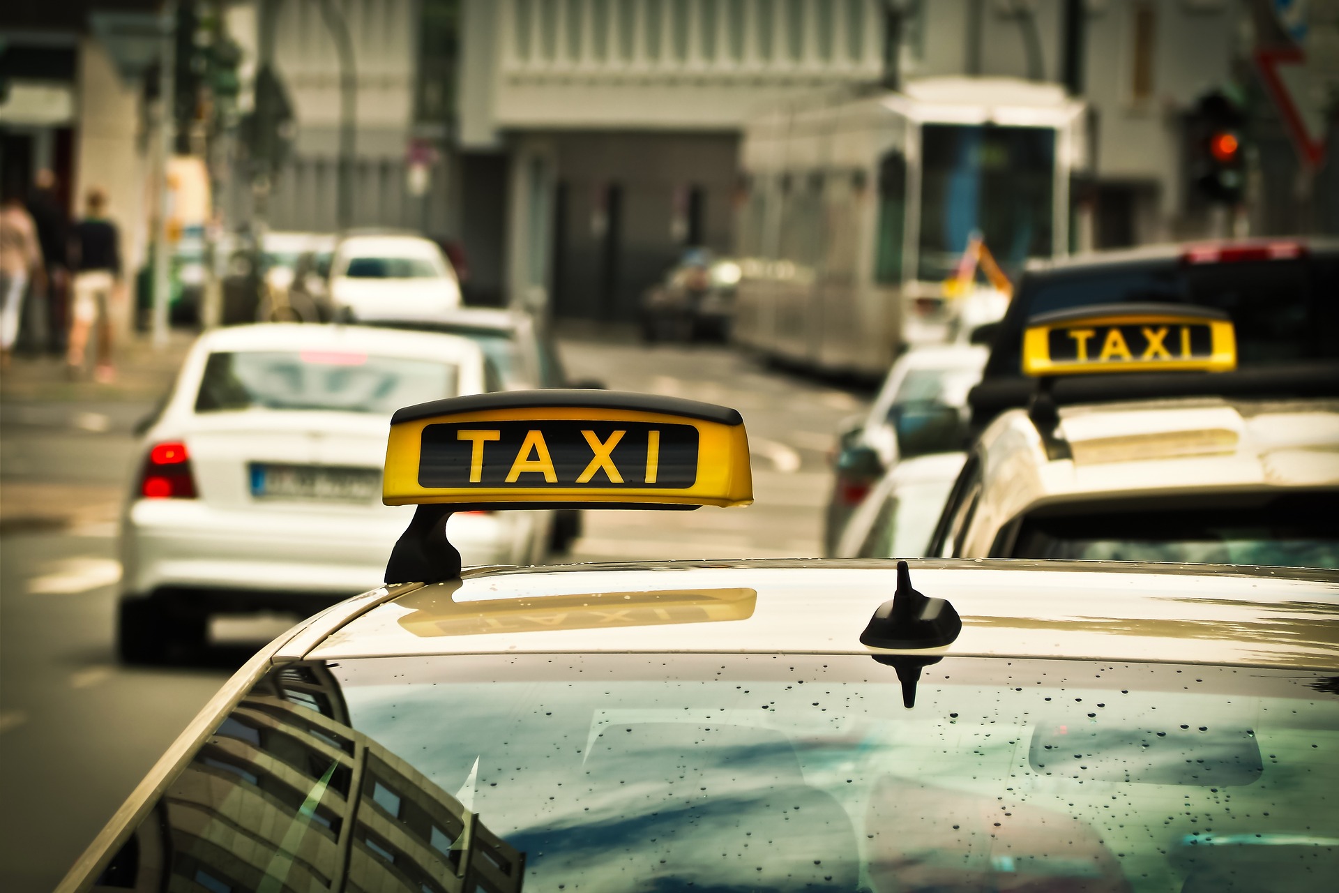 Een taxibedrijf, aan welke regels moet die zich houden?
