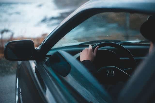 Manieren om wakker te blijven onderweg en ongelukken te vermijden