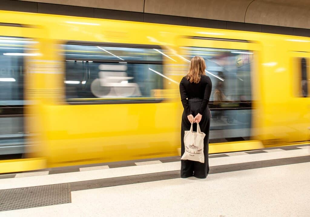 Geheimen voor een stressvrije reis: tech-tips voor trein- en busreizigers
