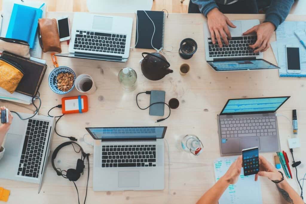 Digitale veiligheid op reis: zo voorkom je online risico’s onderweg