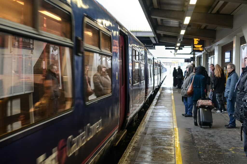 Wat doen Nederlanders graag tijdens hun treinreizen?