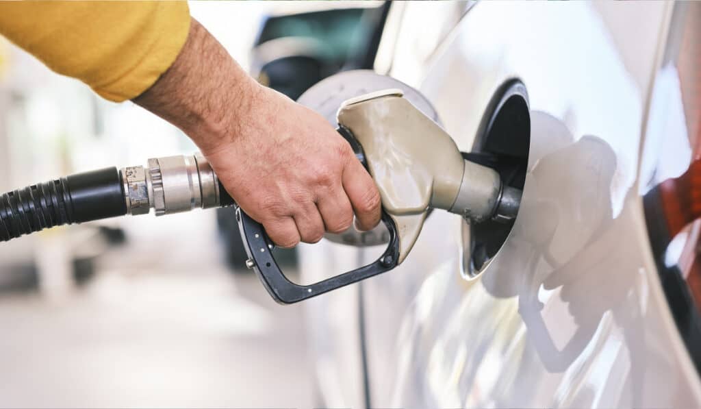 De benzine berekenen voor je trip zo doe je het eenvoudig en snel voor elke reis