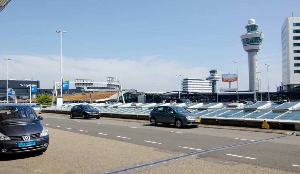 Parkeren Schiphol vakantie: complete gids voor zorgeloos reizen