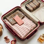 Handbagage KLM: alles wat u moet weten over afmetingen, regels en slim inpakken
