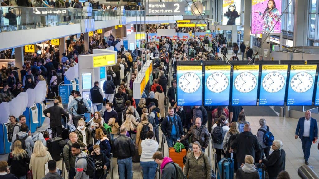 Drukte Schiphol vandaag: Actuele gids voor wachttijden, vertrek en slim reizen